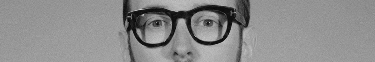 Dettaglio fotografico — Biografia